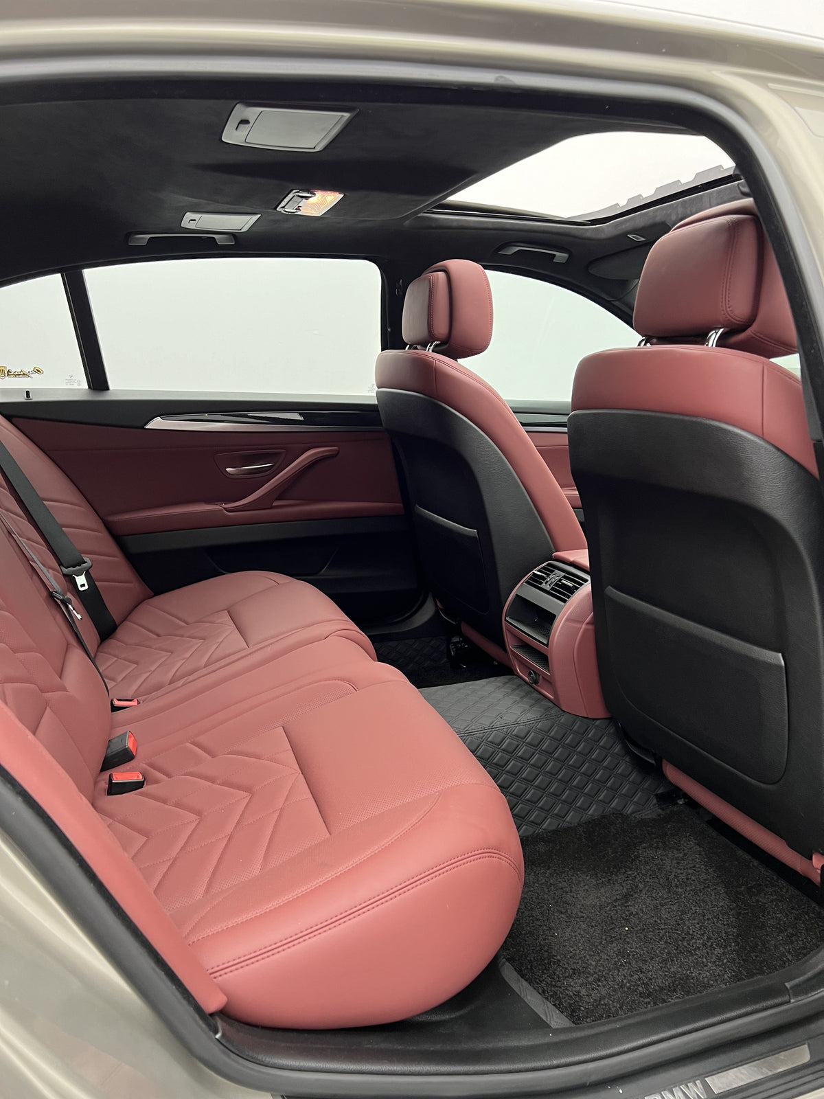BMW 5 Series F18 | 2011 model | 宝马 5 系 F18|2011 款 – vehicle photo 4