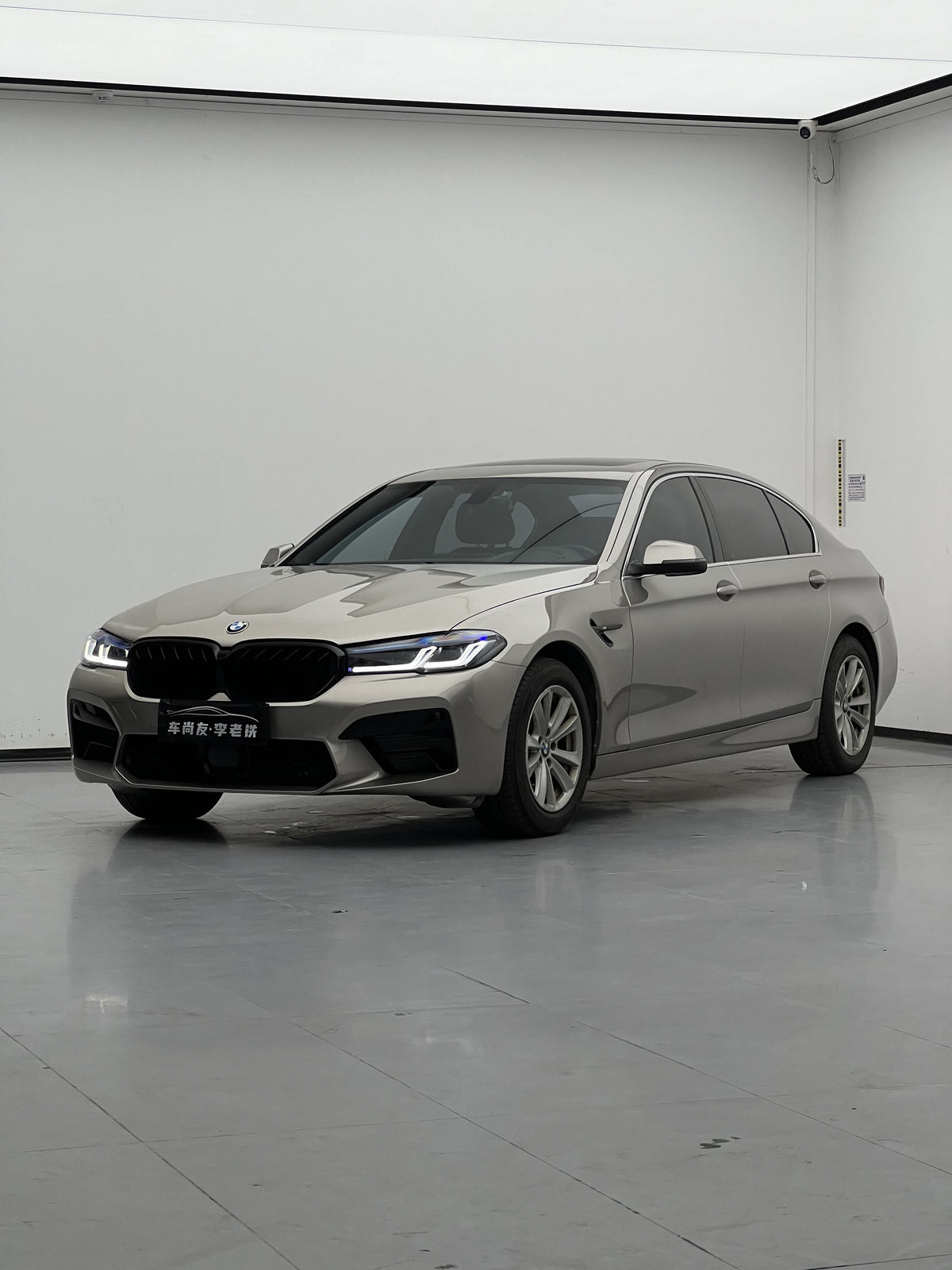 BMW 5 Series F18 | 2014 model | 宝马 5 系 F18|2014 款 – vehicle photo 1