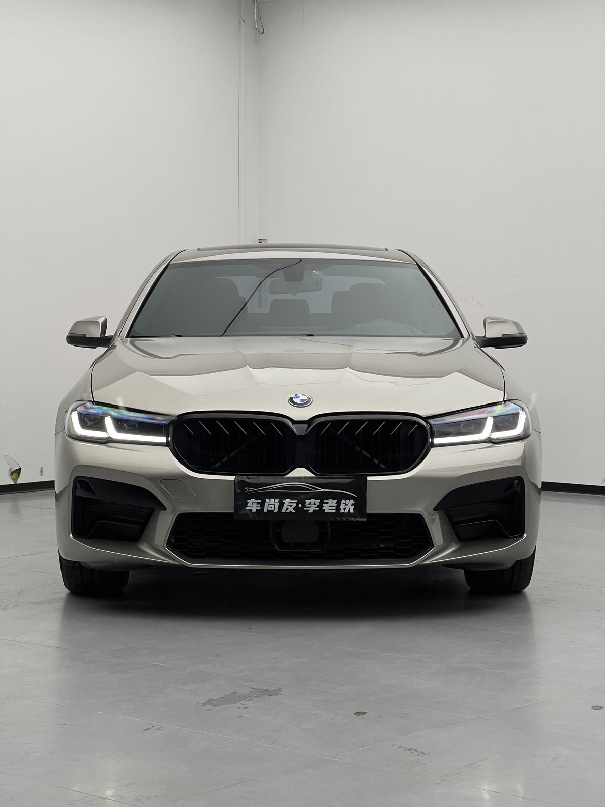 BMW 5 Series F18 | 2014 model | 宝马 5 系 F18|2014 款 – vehicle photo 2