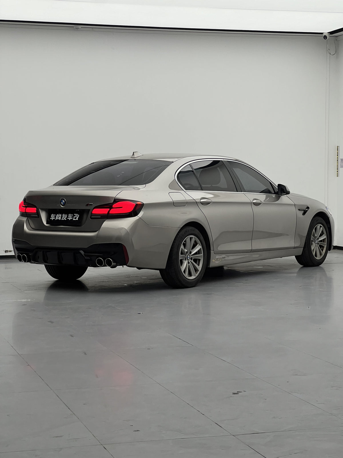 BMW 5 Series F18 | 2014 model | 宝马 5 系 F18|2014 款 – vehicle photo 3