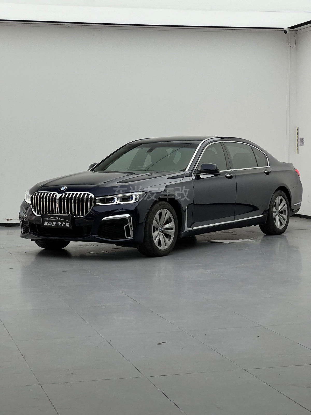BMW 7 Series F02 | 2010 model | 宝马 7 系 F02|2010 款 – vehicle photo 1