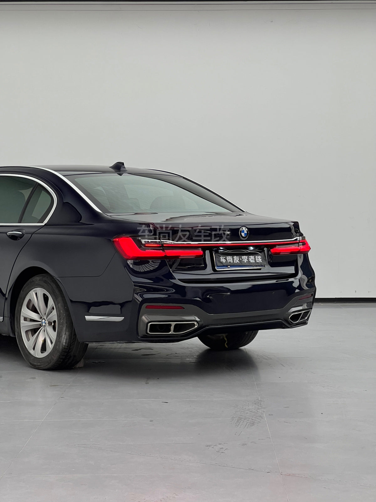 BMW 7 Series F02 | 2010 model | 宝马 7 系 F02|2010 款 – vehicle photo 2