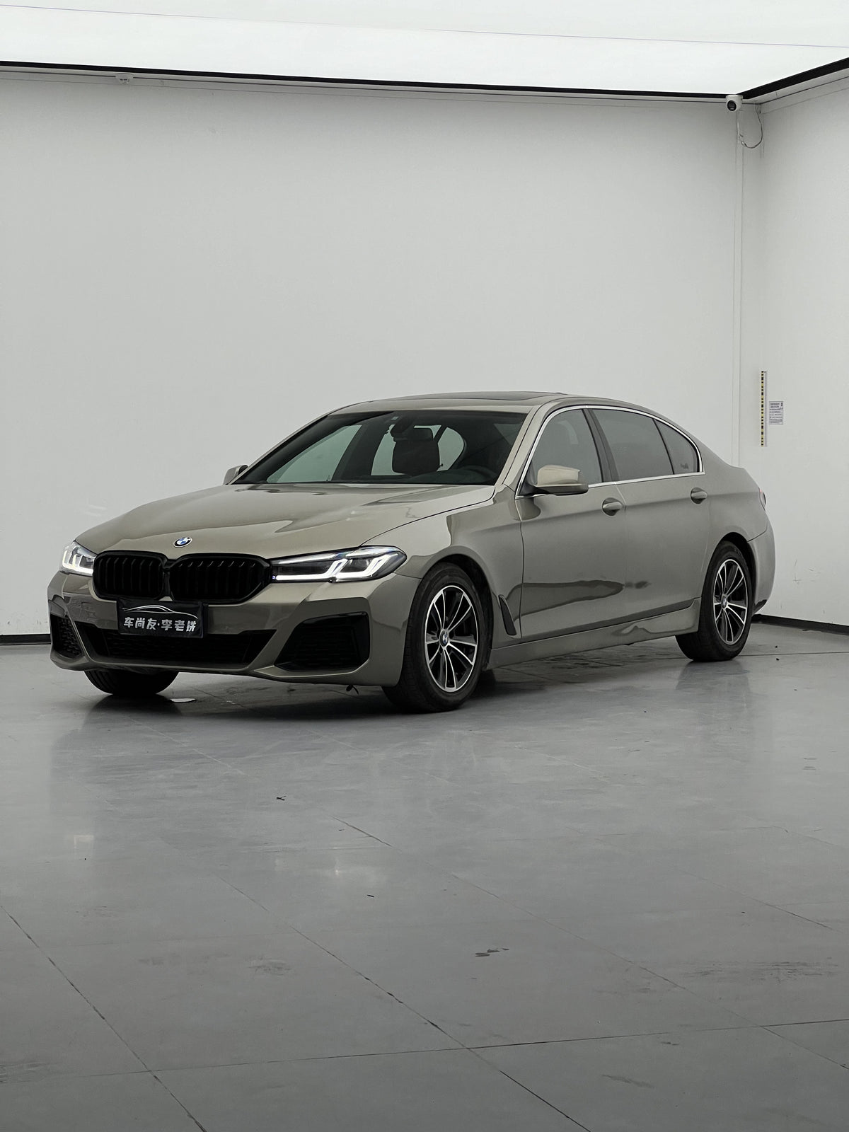BMW 5 Series F18 | 2011 model | 宝马 5 系 F18｜2011 款 – vehicle photo 2