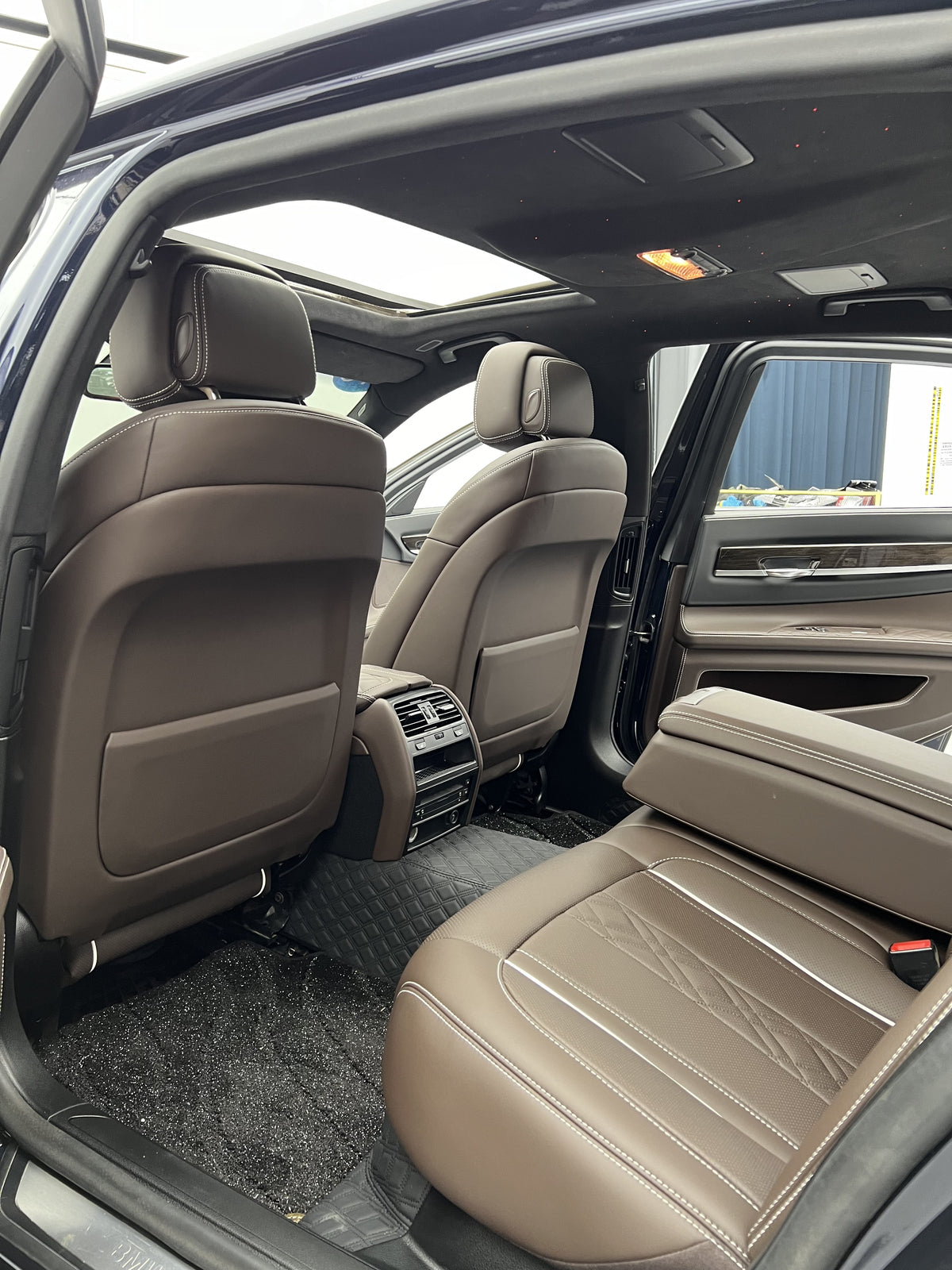 BMW 7 Series F02 | 2010 model | 宝马 7 系 F02｜2010 款 – vehicle photo 4